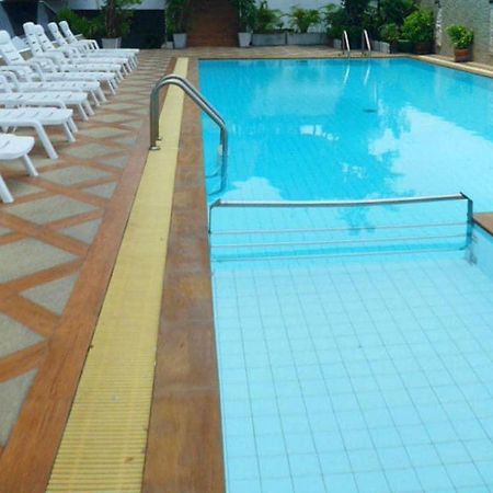Sun City Pattaya Hotel Buitenkant foto