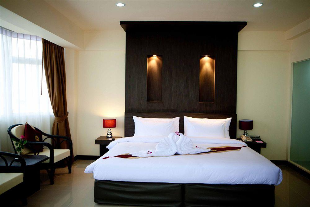 Sun City Pattaya Hotel Buitenkant foto
