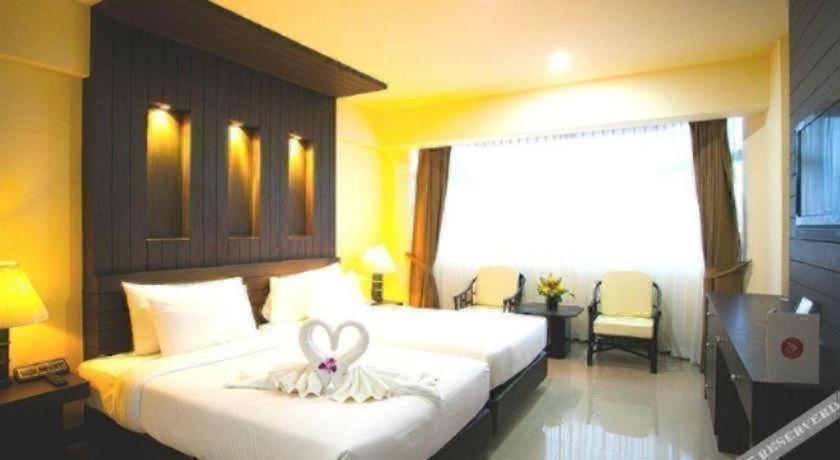 Sun City Pattaya Hotel Buitenkant foto