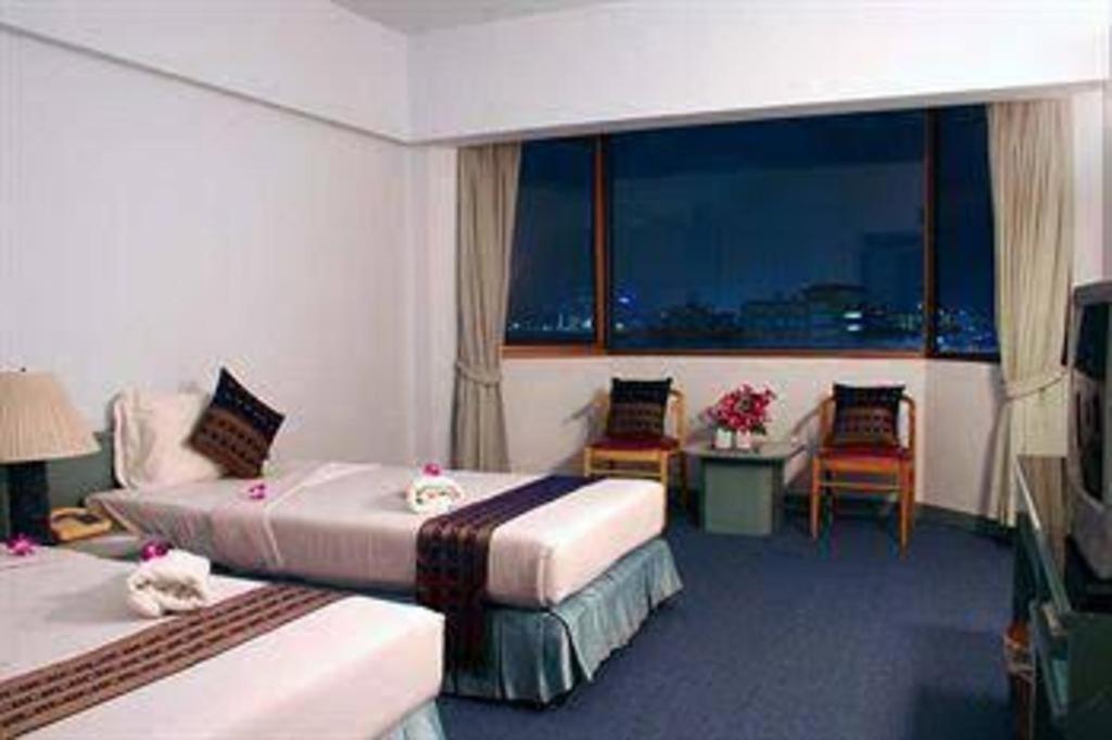 Sun City Pattaya Hotel Buitenkant foto