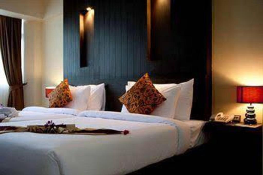 Sun City Pattaya Hotel Buitenkant foto