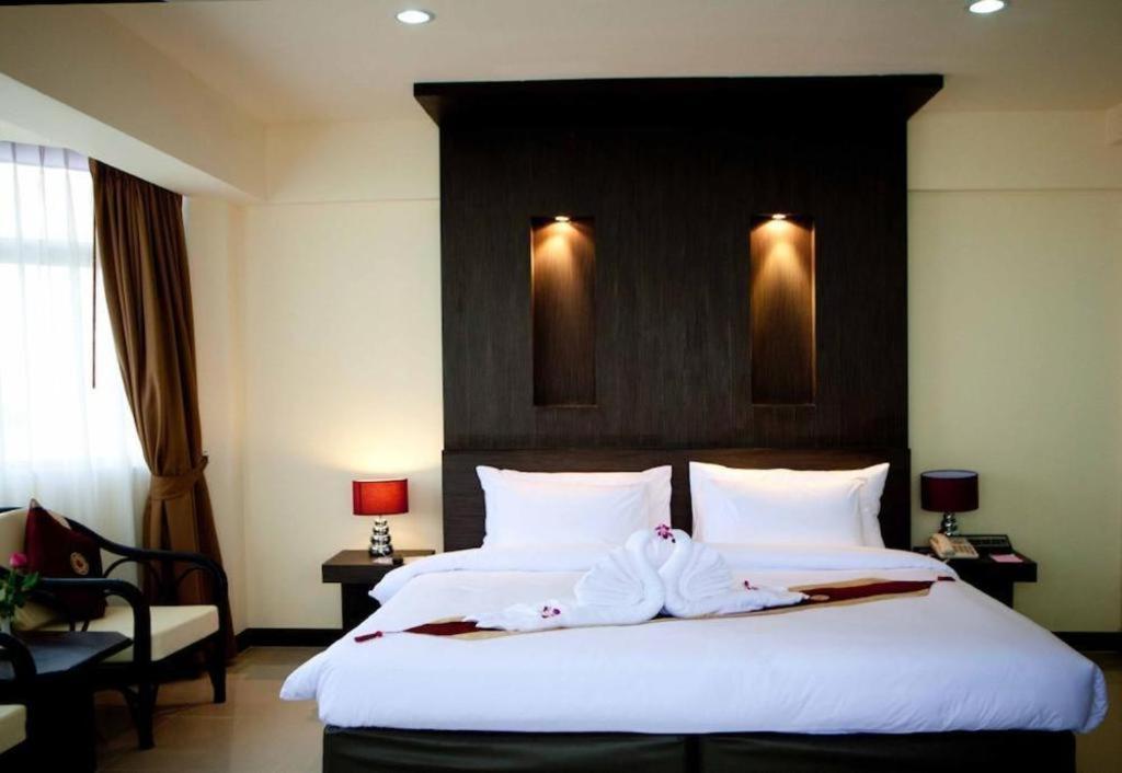 Sun City Pattaya Hotel Buitenkant foto