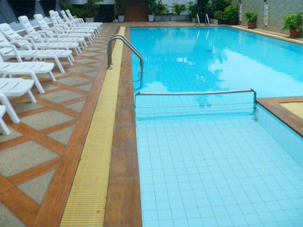 Sun City Pattaya Hotel Buitenkant foto