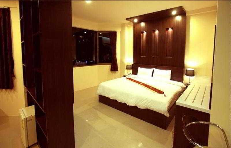 Sun City Pattaya Hotel Buitenkant foto